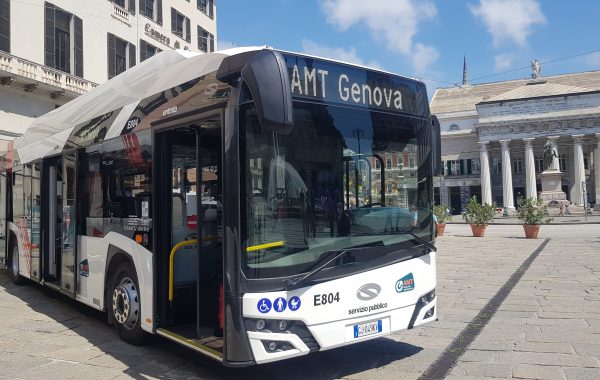Foto di oggi – 1 bus a De Ferrari